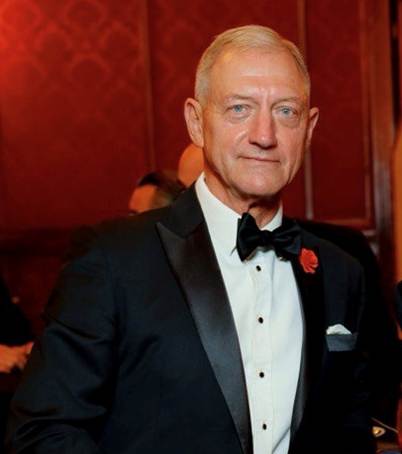 Изображение выглядит как человек, Тетива, Человеческое лицо, Формальная одежда

Содержимое, созданное искусственным интеллектом, может быть неверным.