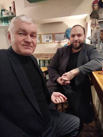 Изображение выглядит как человек, Человеческое лицо, одежда, улыбка

Содержимое, созданное искусственным интеллектом, может быть неверным.